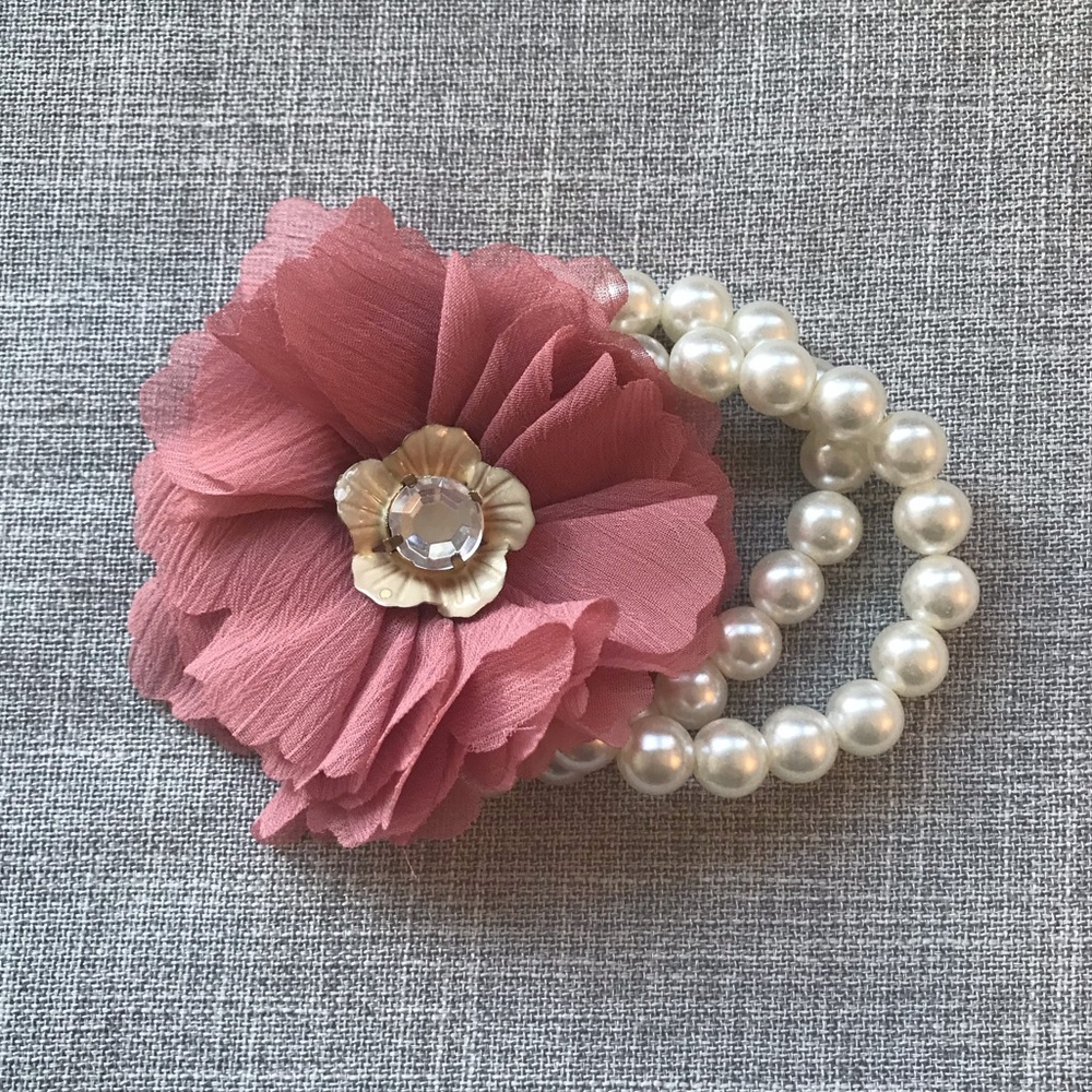 Statement pearl flower bracelet